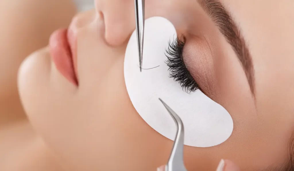 Free Beauty Course - Eyelash Extensions